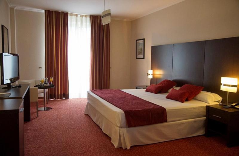 O Val Do Naseiro Hotel Viveiro Room photo