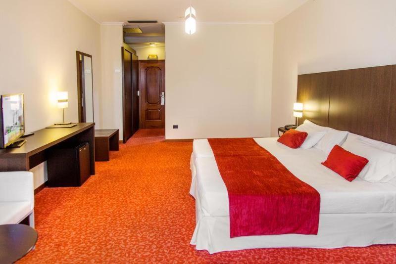 O Val Do Naseiro Hotel Viveiro Room photo